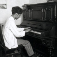 Felisberto al piano.jpg