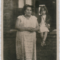 Juana Bogado, con su nieta. Posadas, Misiones.jpg