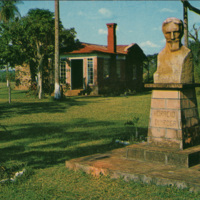 Postal casa y busto de Horacio Quiroga