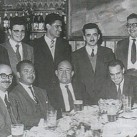 Junto a amigos del jazz, entre ellos Hermenegildo Sábat, 1955